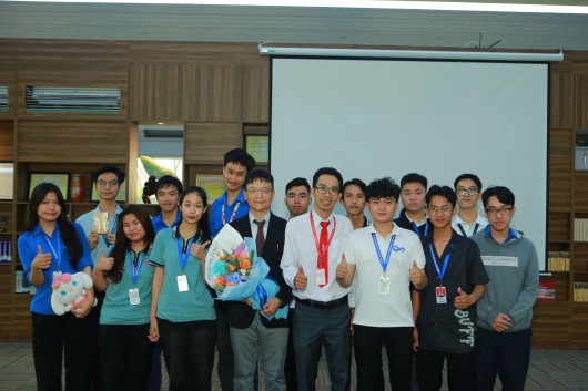 Đoàn Giáo sư từ Đại học Quốc gia Cao Hùng Gặp gỡ và Định hướng Nghiên cứu cho Câu lạc bộ Khoa học Máy tính tại Đại học Công nghệ Đồng Nai
