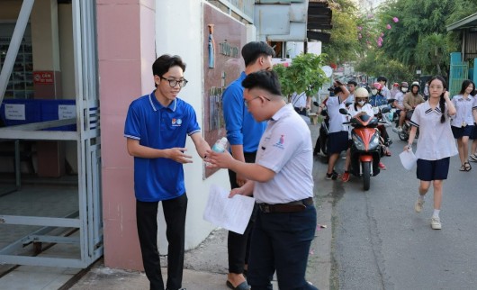 Tiếp sức mùa thi 2024 - Sức trẻ Khoa Công nghệ thông tin